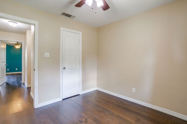115 Pleasant Oaks Lane, Springtown, TX 76082