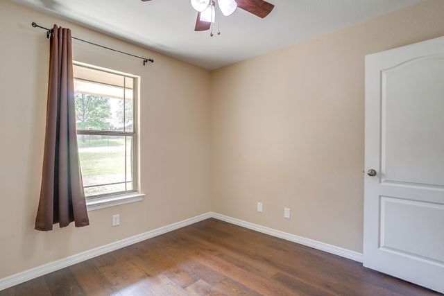 115 Pleasant Oaks Lane, Springtown, TX 76082