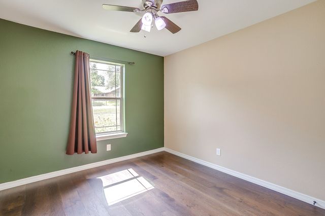 115 Pleasant Oaks Lane, Springtown, TX 76082