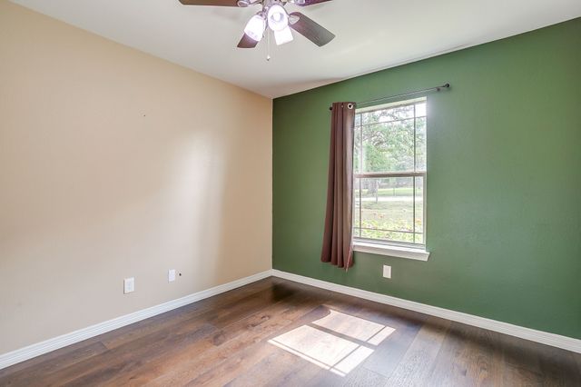 115 Pleasant Oaks Lane, Springtown, TX 76082