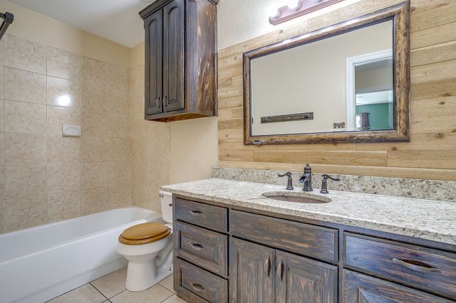 115 Pleasant Oaks Lane, Springtown, TX 76082
