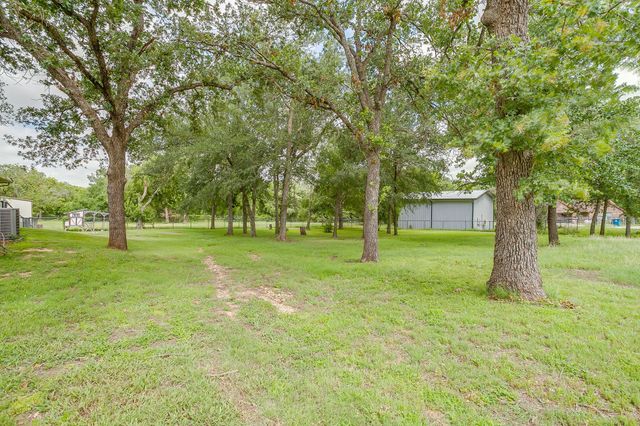 115 Pleasant Oaks Lane, Springtown, TX 76082