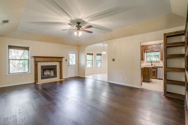 115 Pleasant Oaks Lane, Springtown, TX 76082