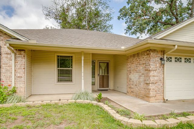 115 Pleasant Oaks Lane, Springtown, TX 76082