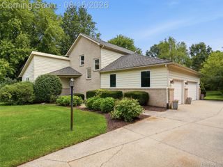 4505 Mariners Court, White Lake Charter Township, MI 48386