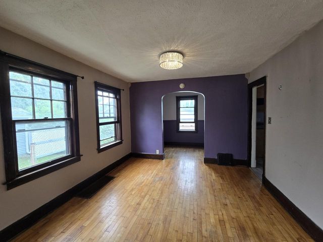 147 E Cotton STREET, Fond Du Lac, WI 54935
