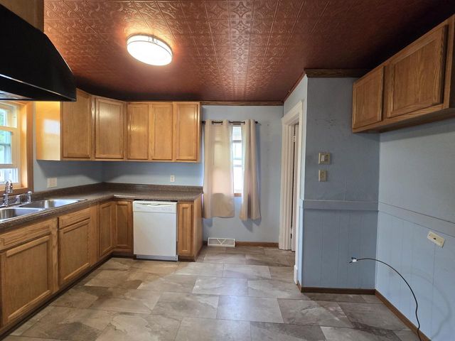 147 E Cotton STREET, Fond Du Lac, WI 54935