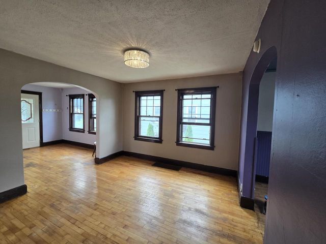 147 E Cotton STREET, Fond Du Lac, WI 54935