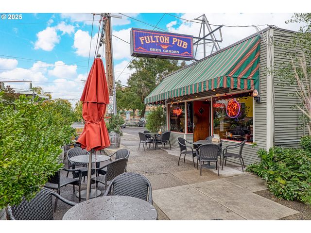 6155 S VIRGINIA Ave, Portland, OR 97239