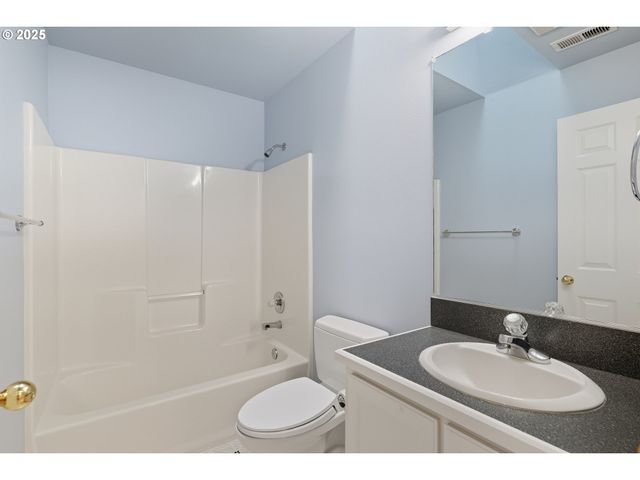 6155 S VIRGINIA Ave, Portland, OR 97239