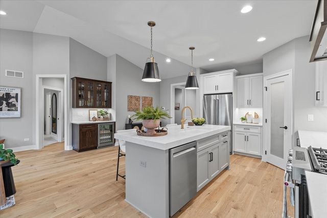 16580 Kayla Drive, Lemont, IL 60439