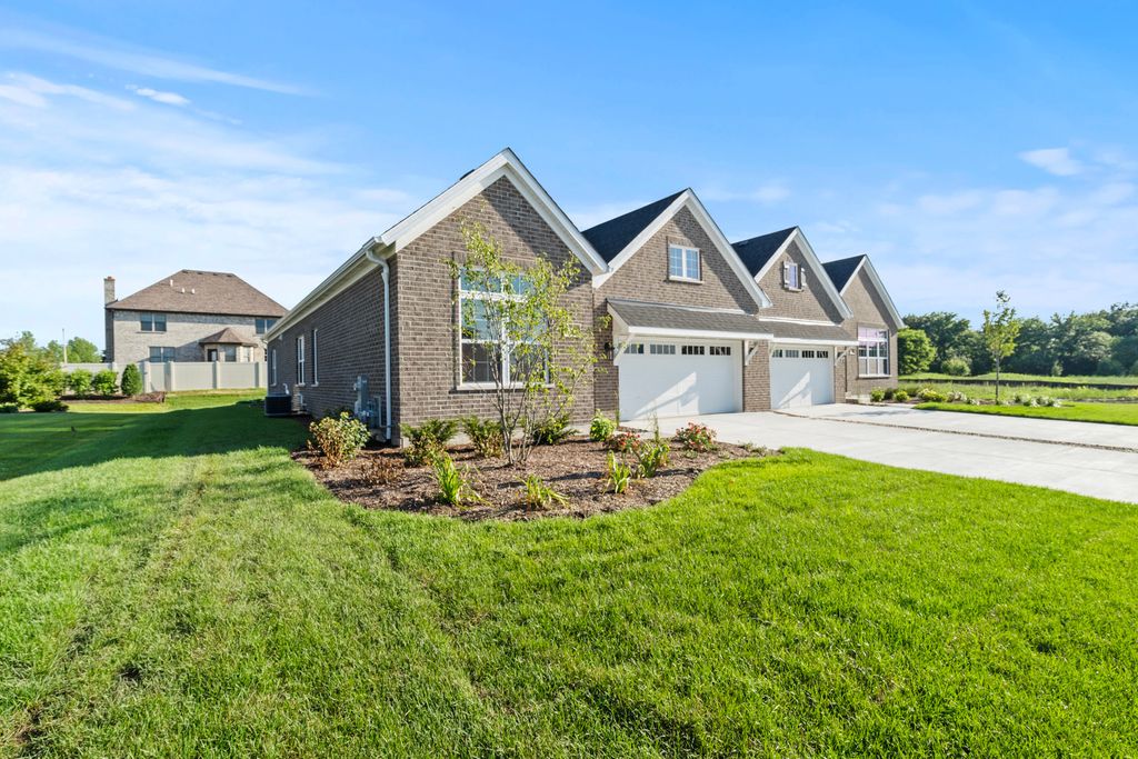 16580 Kayla Drive, Lemont, IL 60439