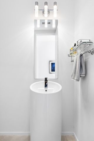 424 Coconut Isle Drive, Fort Lauderdale, FL 33301