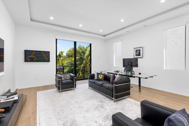 424 Coconut Isle Drive, Fort Lauderdale, FL 33301