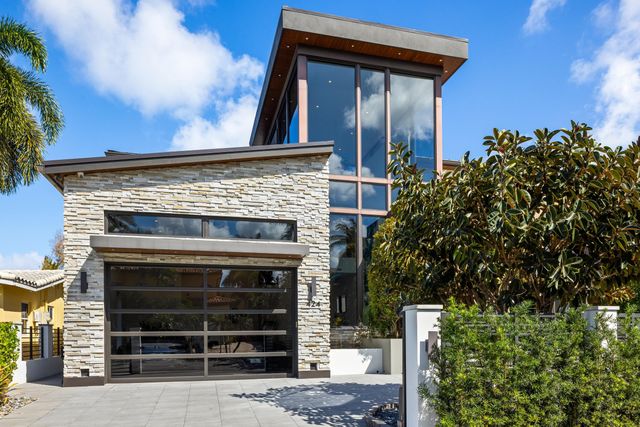 424 Coconut Isle Drive, Fort Lauderdale, FL 33301