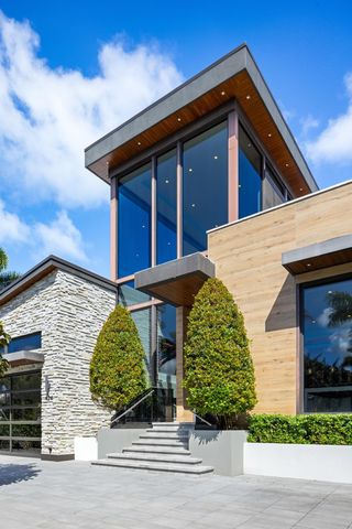 424 Coconut Isle Drive, Fort Lauderdale, FL 33301