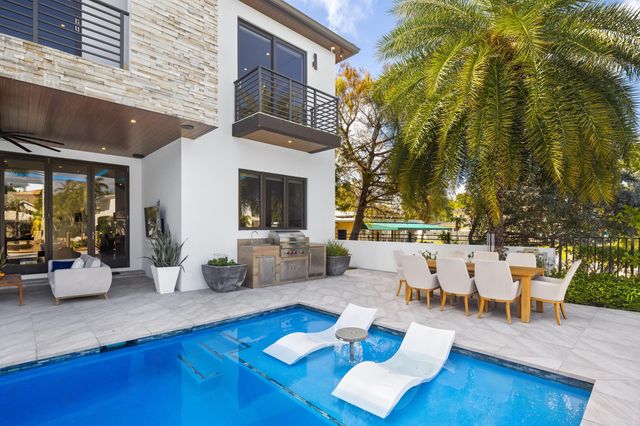 424 Coconut Isle Drive, Fort Lauderdale, FL 33301