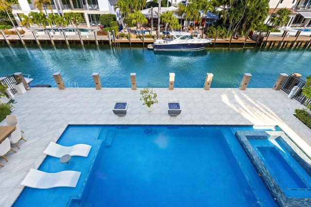 424 Coconut Isle Drive, Fort Lauderdale, FL 33301