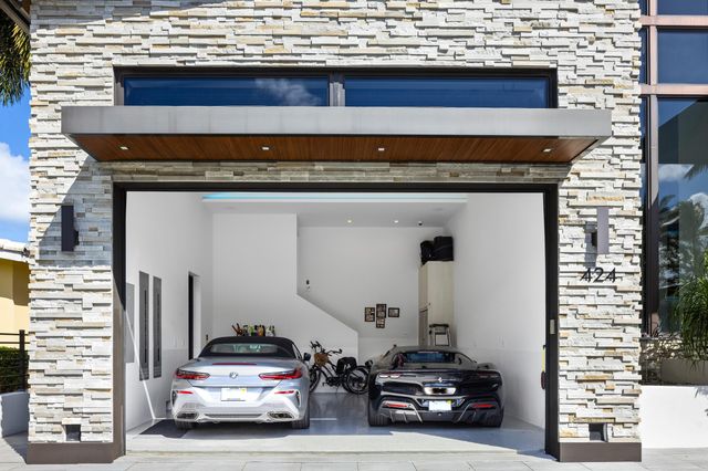 424 Coconut Isle Drive, Fort Lauderdale, FL 33301