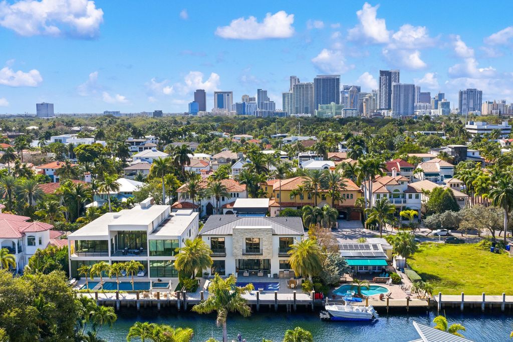 424 Coconut Isle Drive, Fort Lauderdale, FL 33301