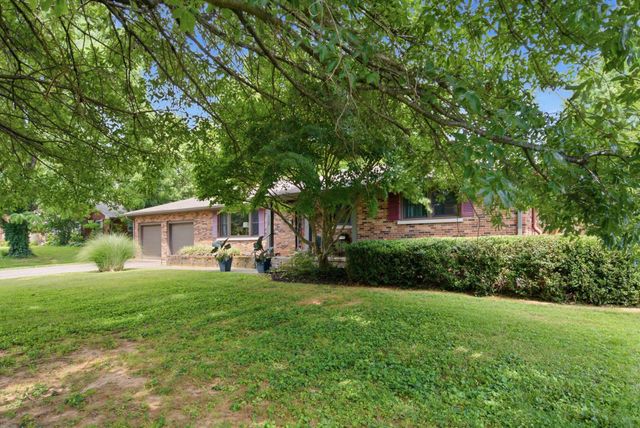 130 Gaybourne Way, Versailles, KY 40383