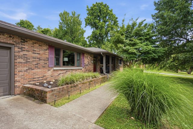130 Gaybourne Way, Versailles, KY 40383