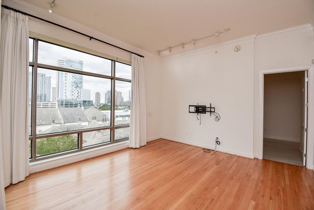 2211 Briarglen Drive 705, Houston, TX 77027