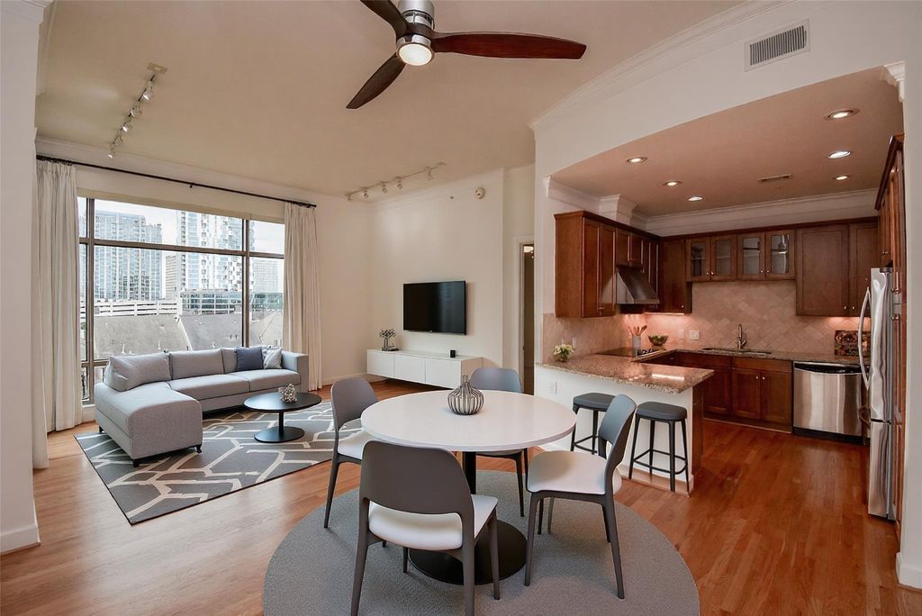 2211 Briarglen Drive 705, Houston, TX 77027
