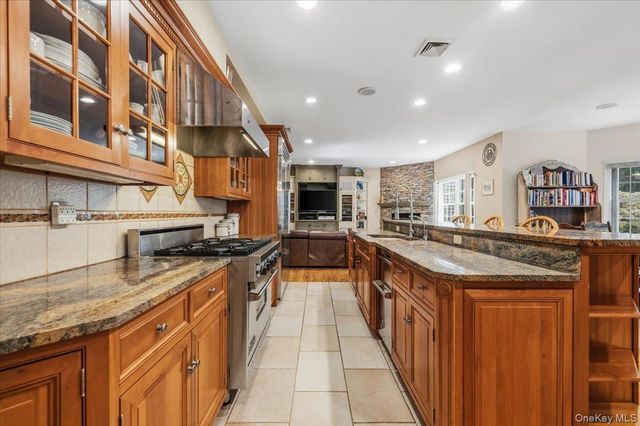 1040 Washington Avenue, Plainview, NY 11803