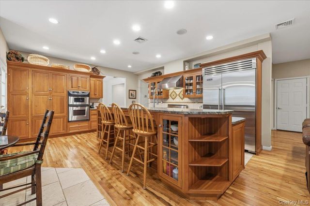 1040 Washington Avenue, Plainview, NY 11803