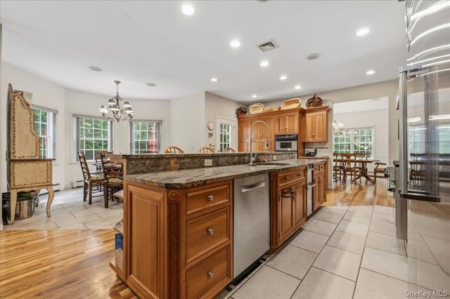1040 Washington Avenue, Plainview, NY 11803