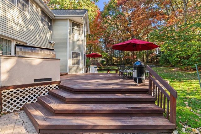 1040 Washington Avenue, Plainview, NY 11803
