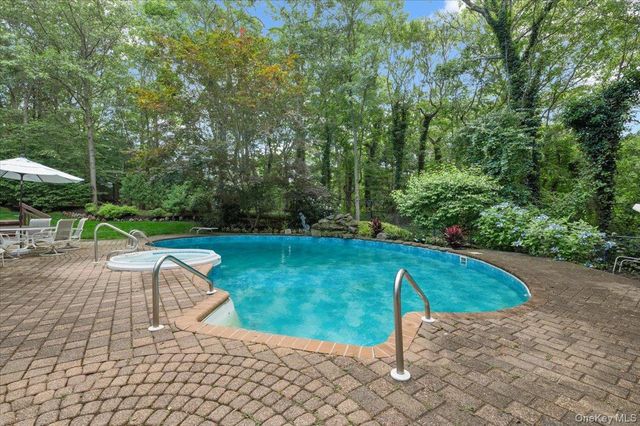 1040 Washington Avenue, Plainview, NY 11803
