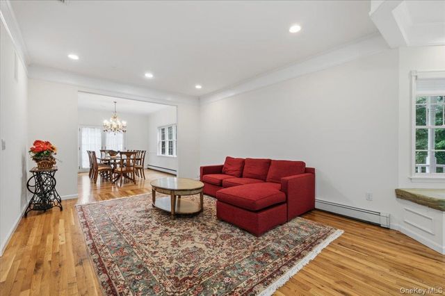 1040 Washington Avenue, Plainview, NY 11803