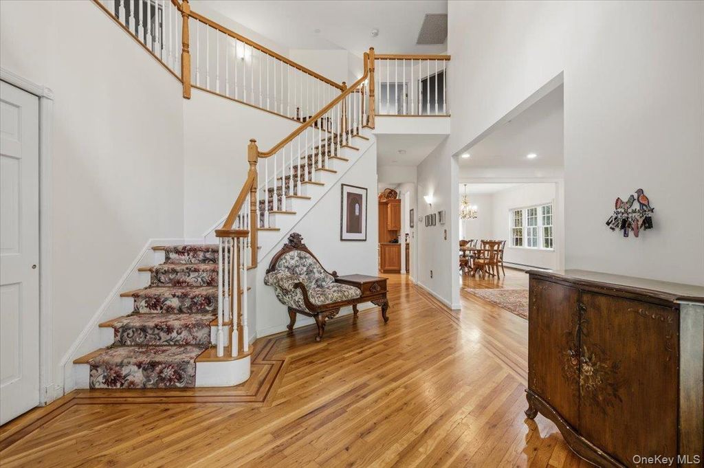 1040 Washington Avenue, Plainview, NY 11803 — photo 4
