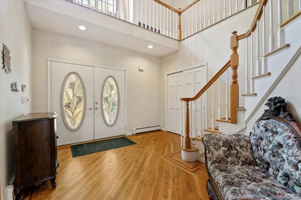 1040 Washington Avenue, Plainview, NY 11803 — photo 5