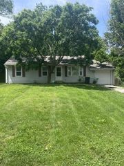 10316 Oakland Avenue, Kansas City, MO 64134