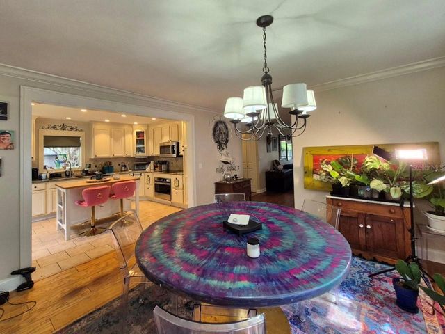 2910 W SITIOS STREET, Tampa, FL 33629