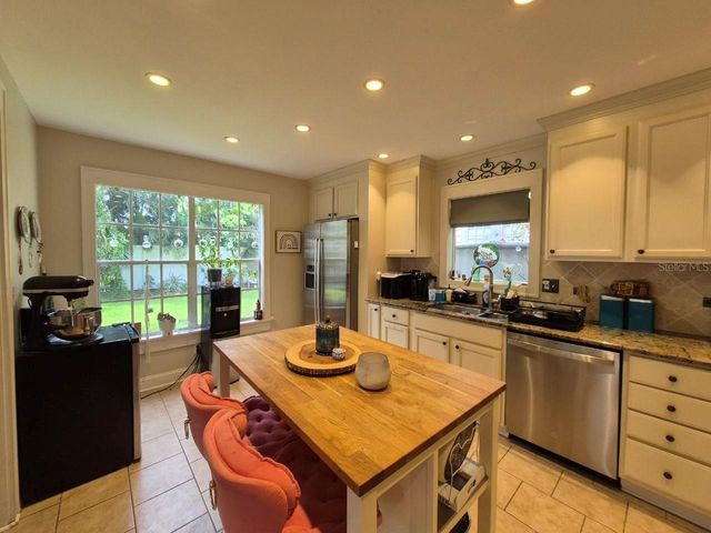 2910 W SITIOS STREET, Tampa, FL 33629