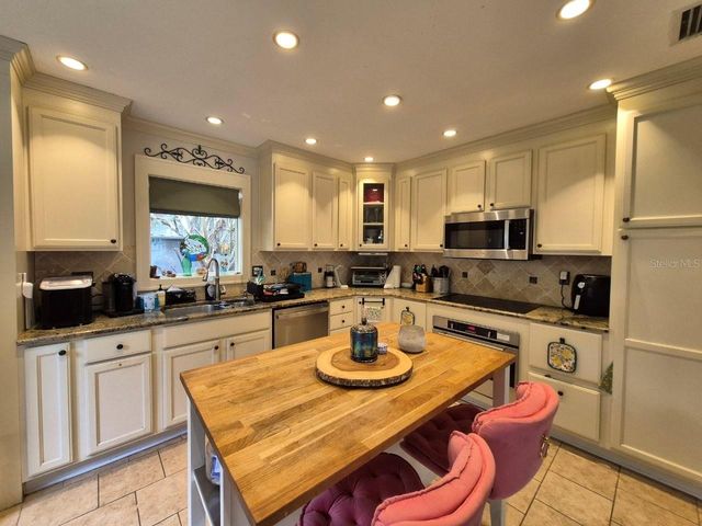 2910 W SITIOS STREET, Tampa, FL 33629