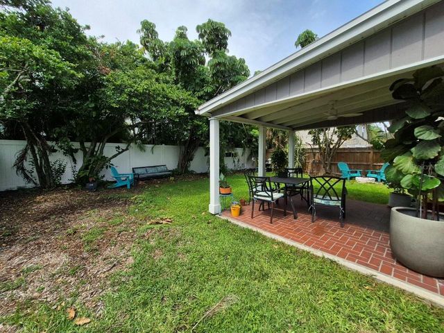 2910 W SITIOS STREET, Tampa, FL 33629