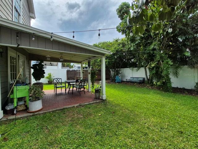 2910 W SITIOS STREET, Tampa, FL 33629