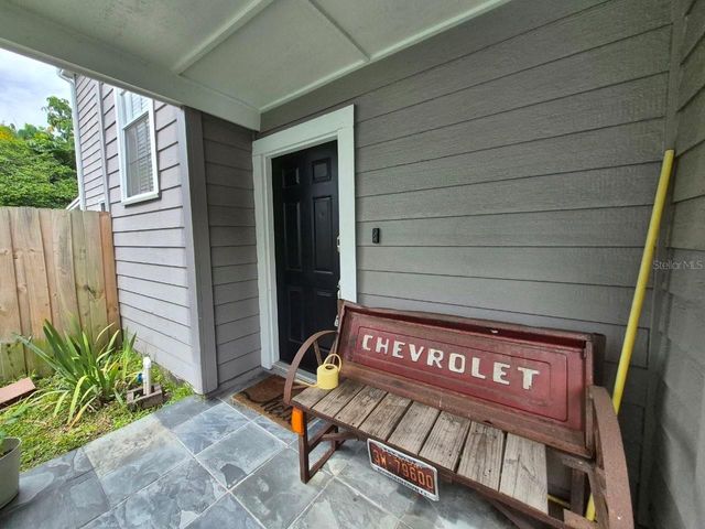 2910 W SITIOS STREET, Tampa, FL 33629