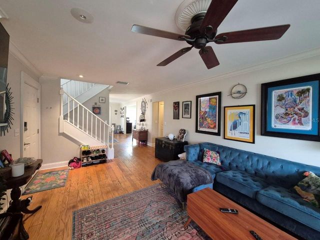 2910 W SITIOS STREET, Tampa, FL 33629