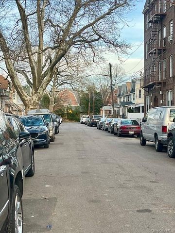 10214 85th Drive, Richmond Hill North, NY 11418