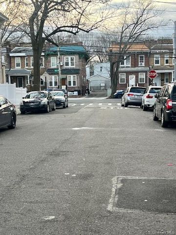 10214 85th Drive, Richmond Hill North, NY 11418