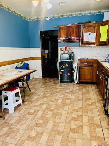 10214 85th Drive, Richmond Hill North, NY 11418