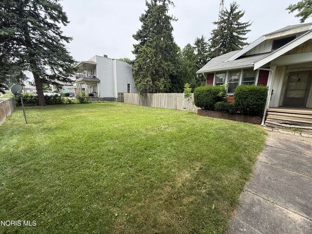 3223 E Manhattan Boulevard, Toledo, OH 43611