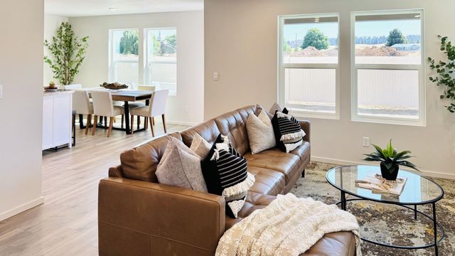 10194 W Sorenstam Rd, Cheney, WA 99004