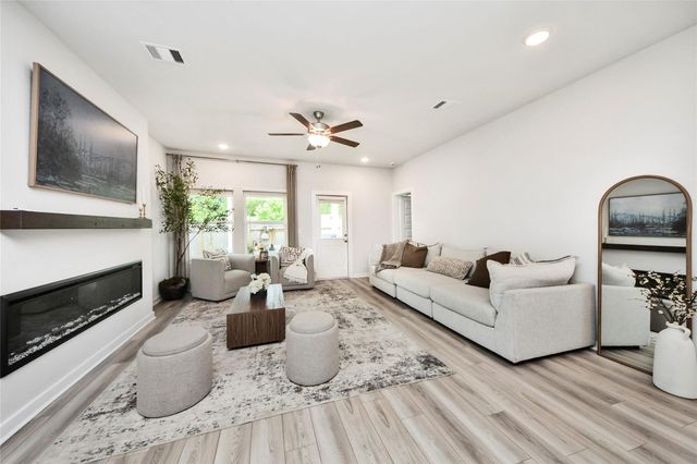 8646 Blueberry Ash Street, Magnolia, TX 77354